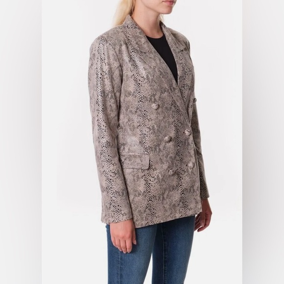Women’s BlankNYC snake skin print jacket NWT size XS - Picture 3 of 5